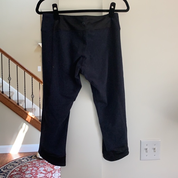 Lululemon crops - Picture 2 of 3